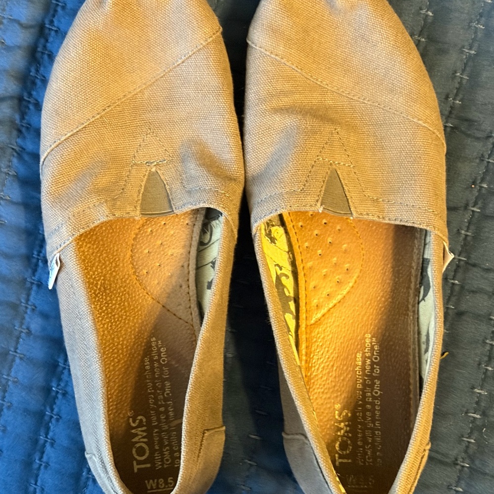 TOMS Women's Light Brown Canvas Flats